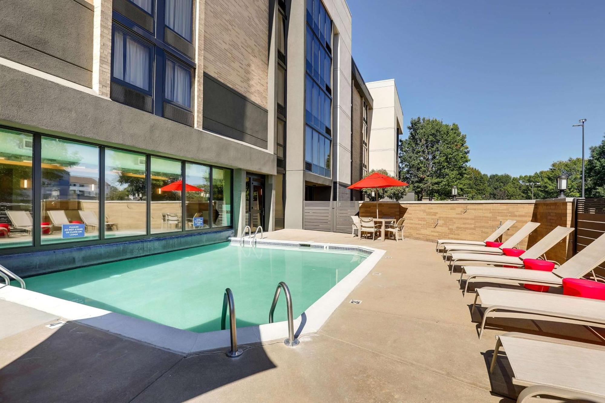 Drury Inn & Suites Charlotte University Place Zewnętrze zdjęcie
