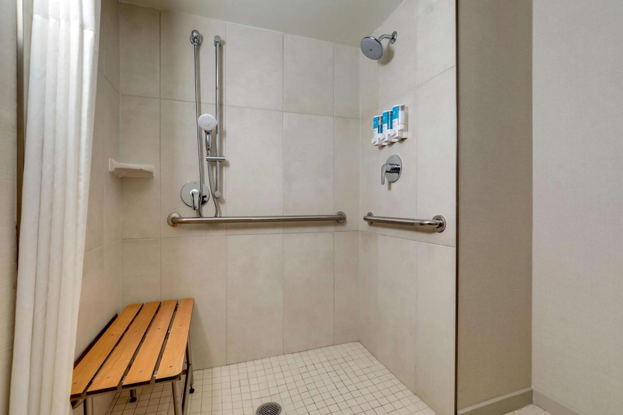 Drury Inn & Suites Charlotte University Place Zewnętrze zdjęcie
