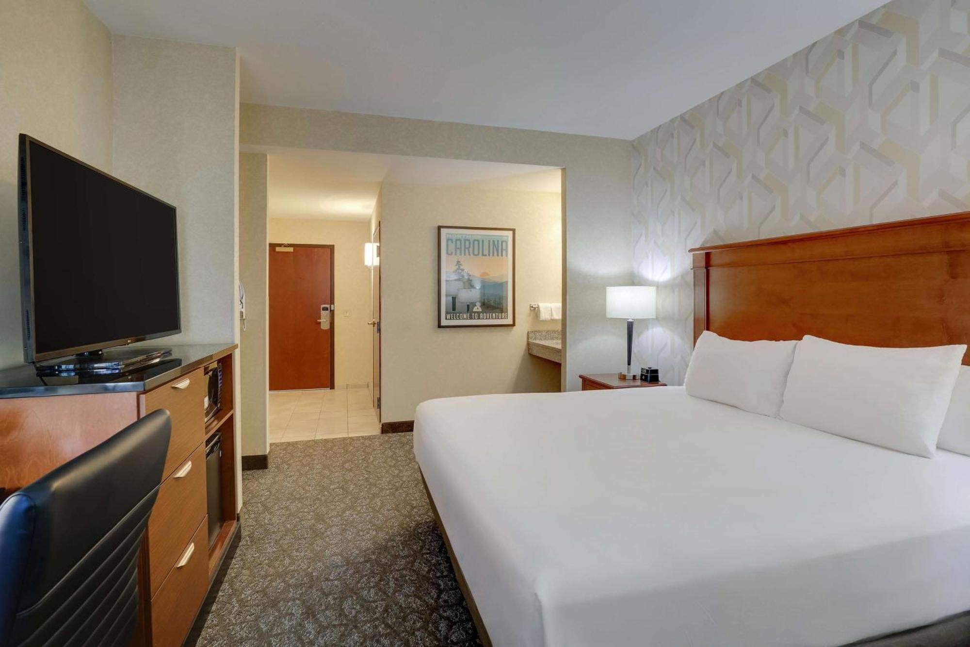 Drury Inn & Suites Charlotte University Place Zewnętrze zdjęcie