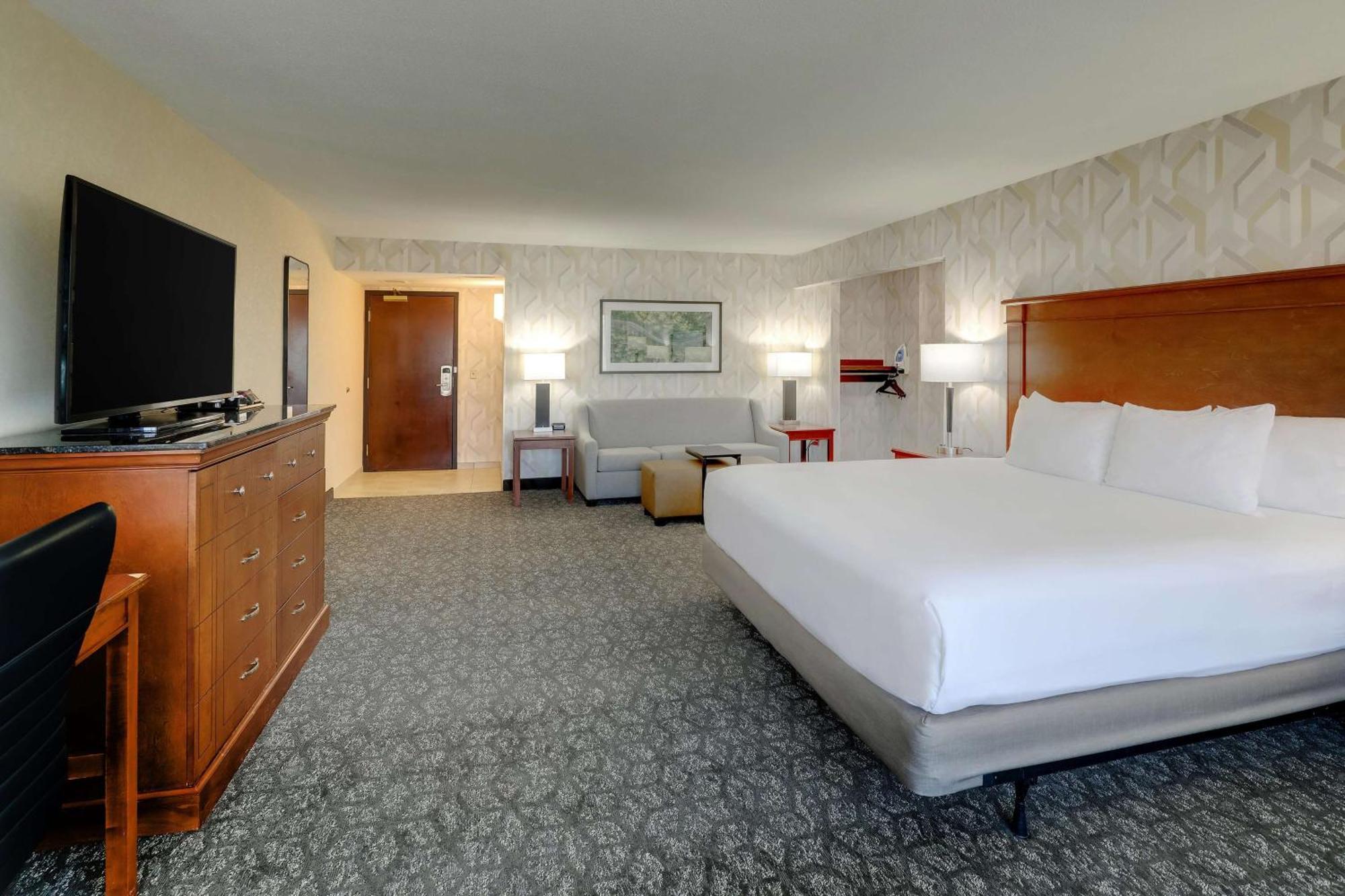 Drury Inn & Suites Charlotte University Place Zewnętrze zdjęcie