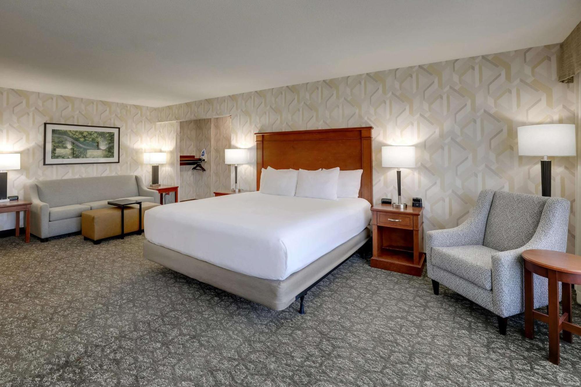 Drury Inn & Suites Charlotte University Place Zewnętrze zdjęcie