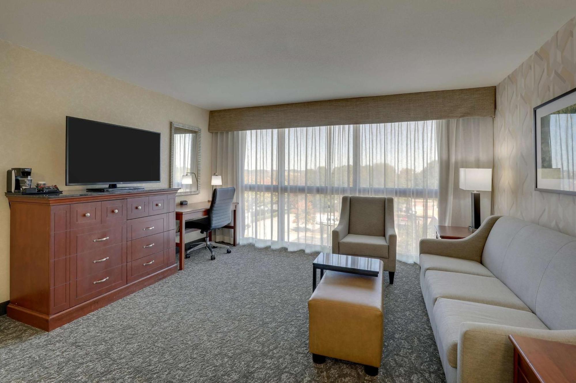 Drury Inn & Suites Charlotte University Place Zewnętrze zdjęcie