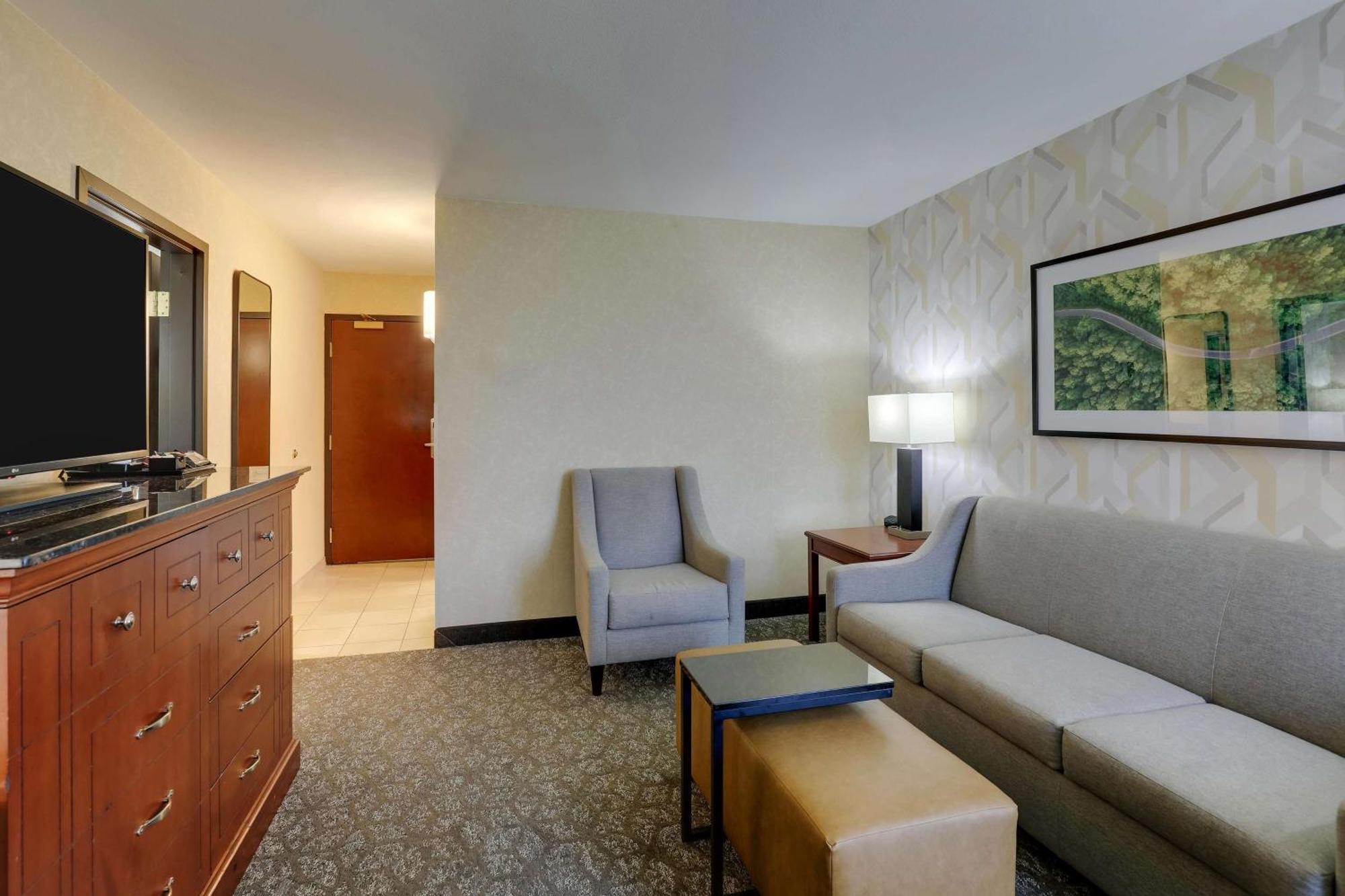 Drury Inn & Suites Charlotte University Place Zewnętrze zdjęcie