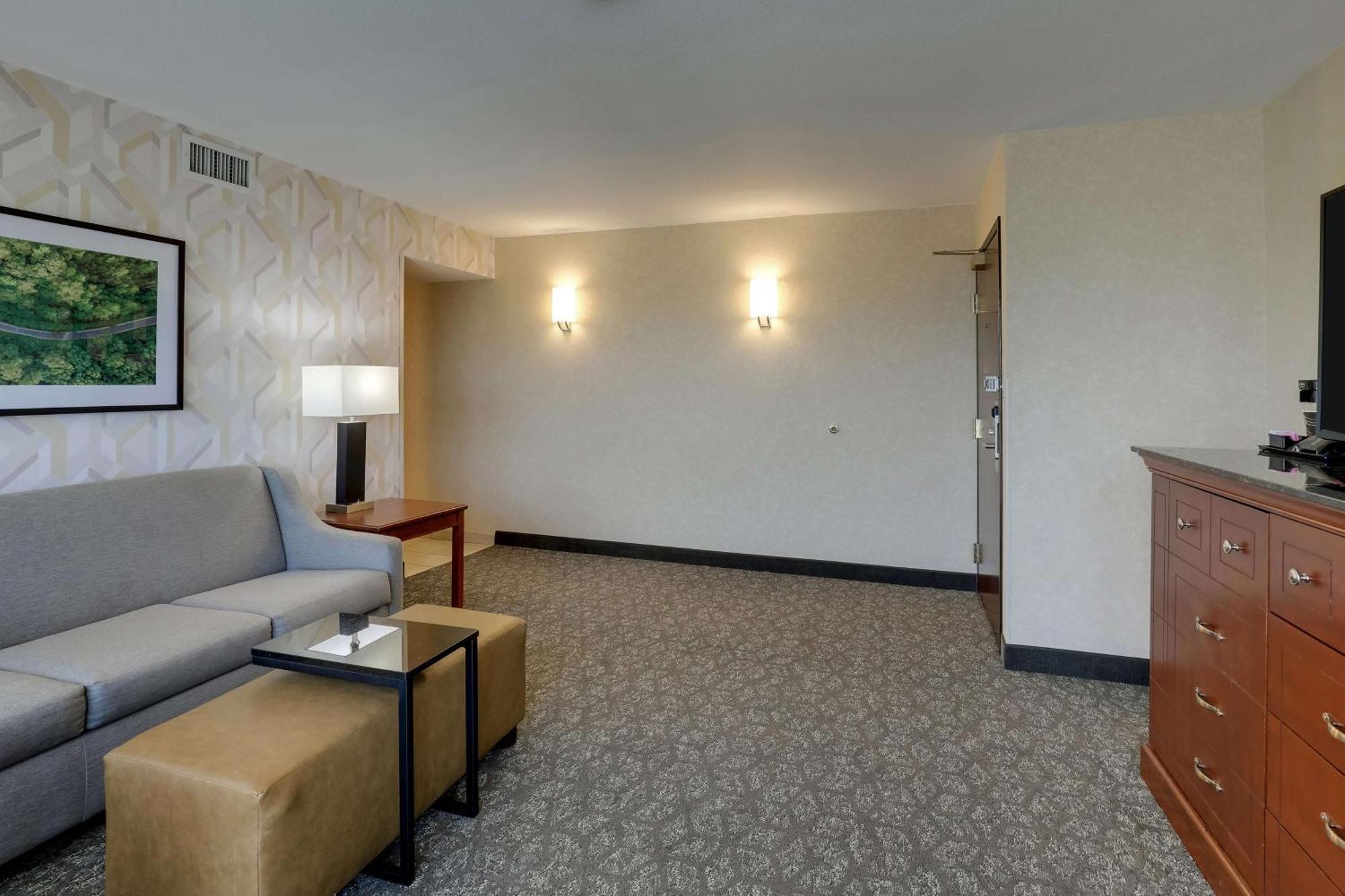 Drury Inn & Suites Charlotte University Place Zewnętrze zdjęcie